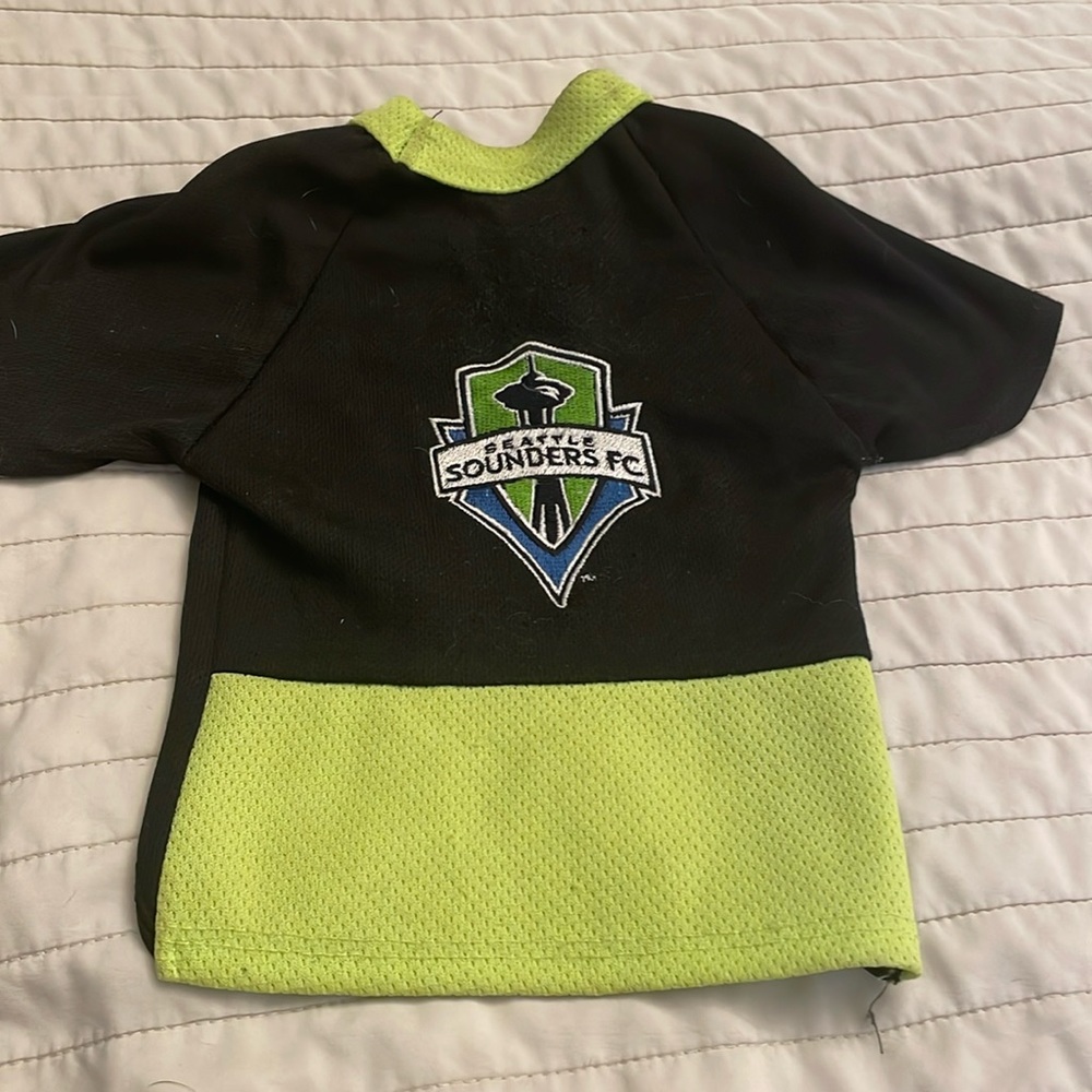 Sounders Seattle dog jersey labeled xxsmall but will fit a small ufc